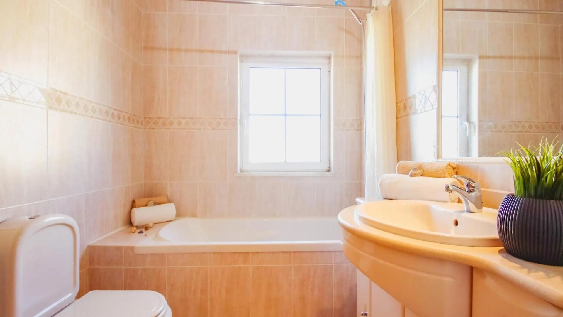 Charming Villa With Private Pool Albufeira