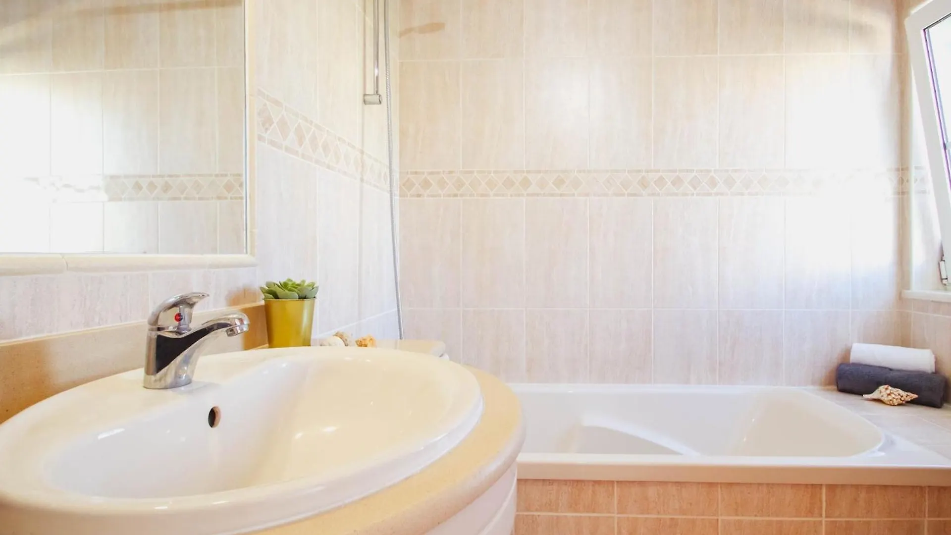 Charming Villa With Private Pool Albufeira