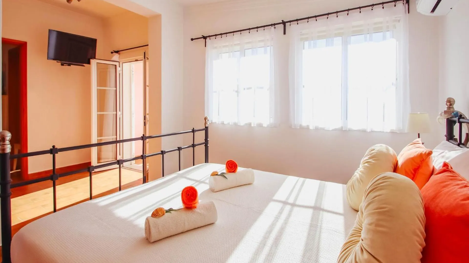 Charming Villa With Private Pool Albufeira